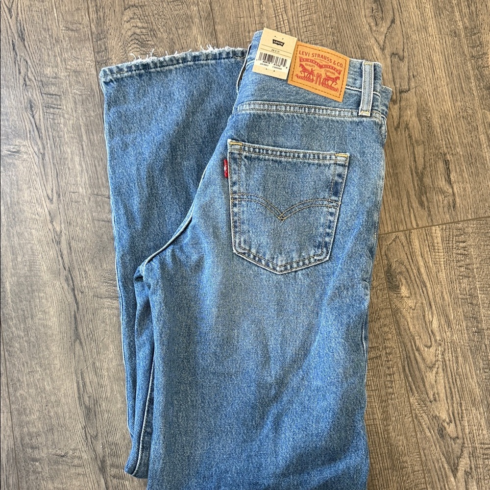 Levi's Classic Blue Ripped Jeans - Picture 4 of 5